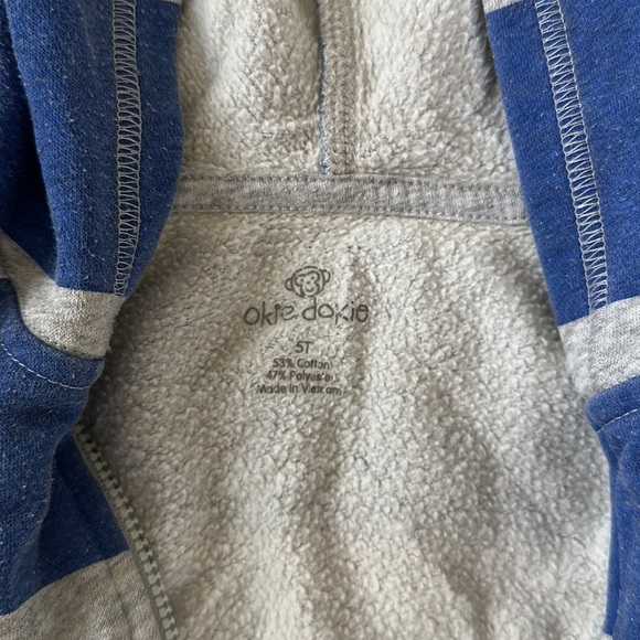 Boys striped zip up hoodie size 5t - Picture 2 of 4